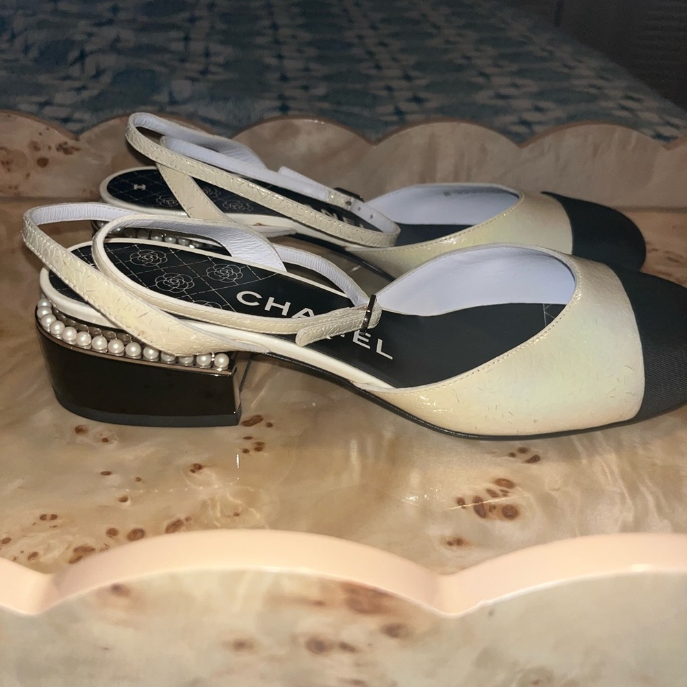 Chanel Women's Black and Cream Shoes - Picture 2 of 6